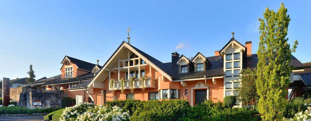 Landhaushotel Hof Wasserkuppe Poppenhausen Exterior photo